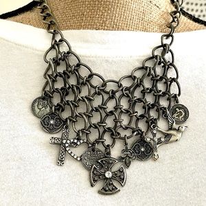 NEW🤍FRANCESCA’S Boutique Bib Style Chain and Charm Necklace